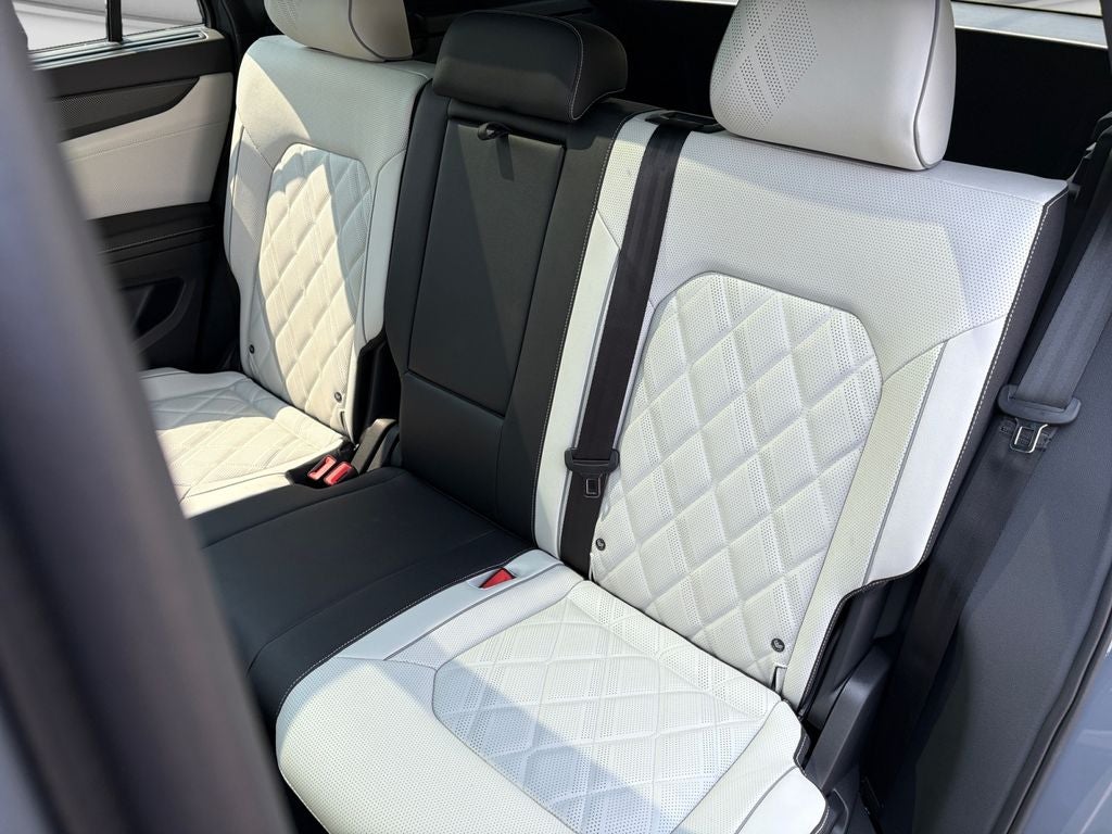 2026 Volkswagen Atlas Cross Sport SEL Premium R-LINE - Photo 18