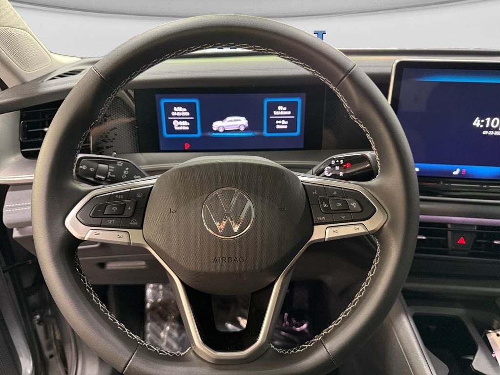 2025 Volkswagen Tiguan SE - Photo 12