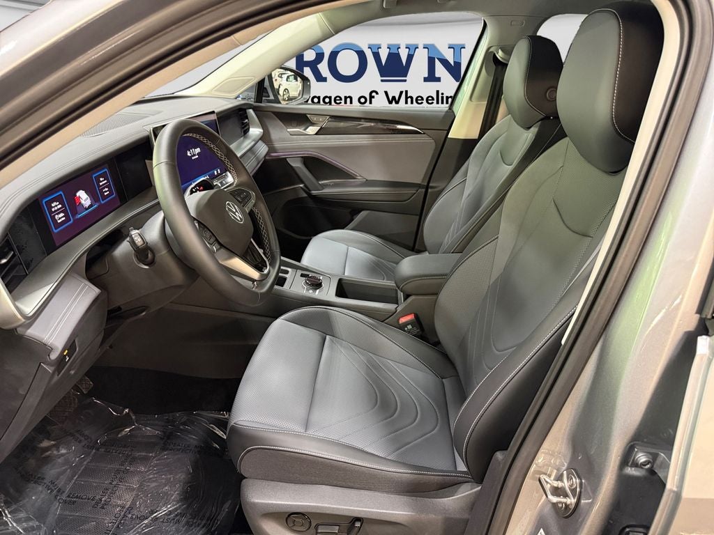 2025 Volkswagen Tiguan SE - Photo 14