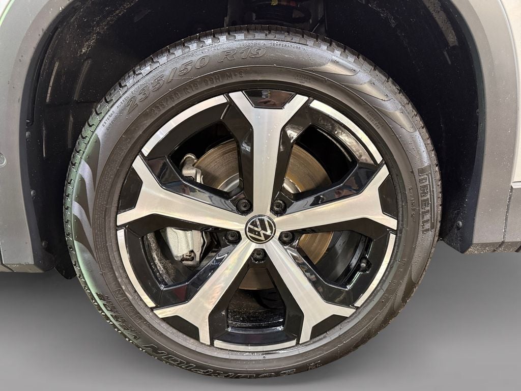 2025 Volkswagen Tiguan SE - Photo 16