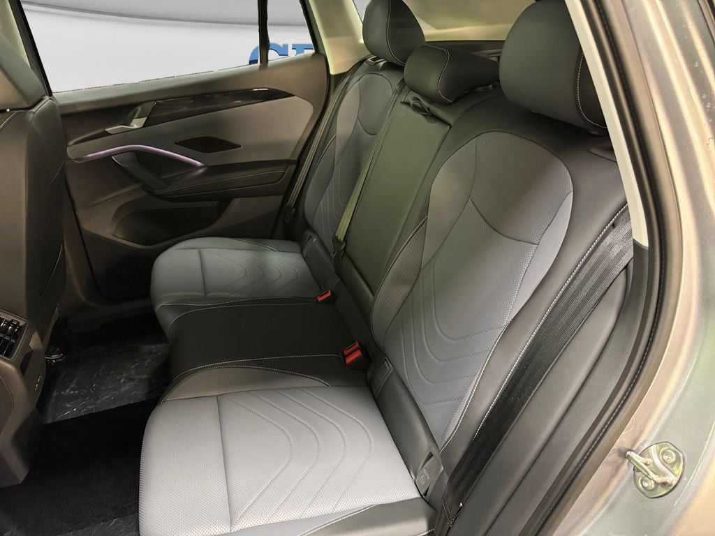2025 Volkswagen Tiguan SE - Photo 18